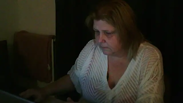 Snapshot of Sylviastar46 chatting on 02.01.26 Sylviastar46 online show from 02.01.26