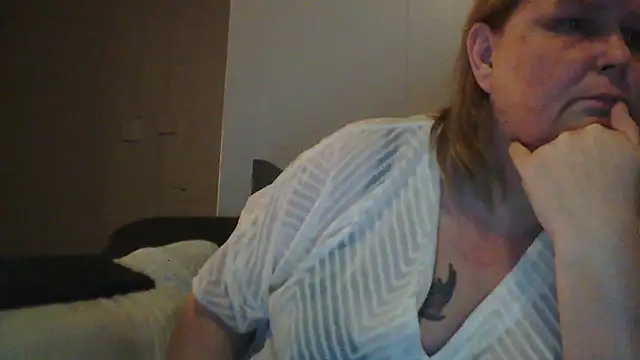 Snapshot of Sylviastar46 chatting on 02.22.26 Sylviastar46 online show from 02.22.26