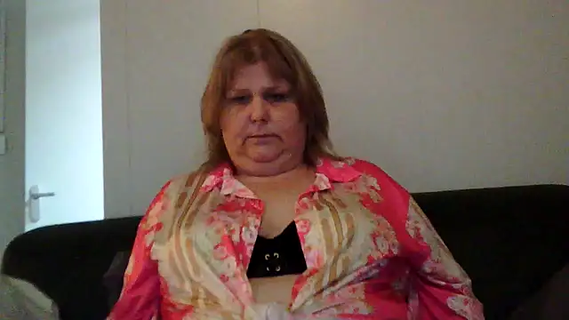 Snapshot of Sylviastar46 chatting on 02.24.26 Sylviastar46 online show from 02.24.26