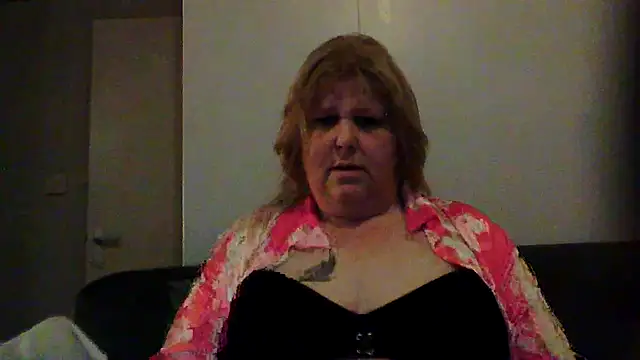 Snapshot of Sylviastar46 chatting on 02.25.26 Sylviastar46 online show from 02.25.26