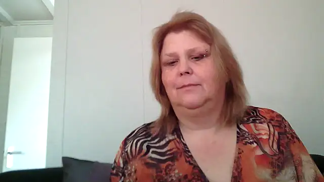 Snapshot of Sylviastar46 chatting on 02.26.26 Sylviastar46 online show from 02.26.26