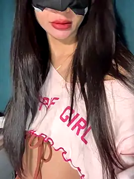 Snapshot of trinhvutrinh chatting on 12.15.25 trinhvutrinh online show from 12.15.25