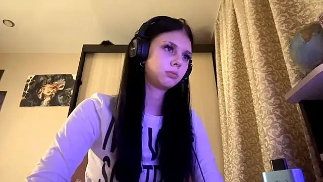 Snapshot of AnGallo chatting on 11.10.25 AnGallo online show from 11.10.25