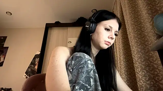 Snapshot of AnGallo chatting on 11.13.25 AnGallo online show from 11.13.25