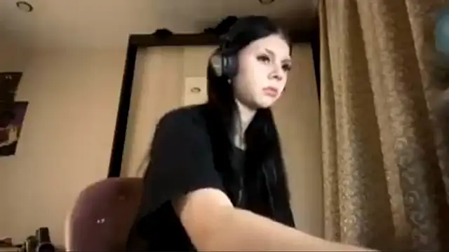 Snapshot of AnGallo chatting on 12.03.25 AnGallo online show from 12.03.25