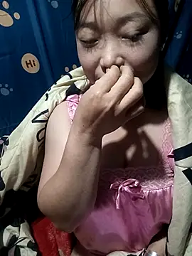 Snapshot of julybe chatting on 11.18.25 julybe online show from 11.18.25