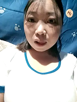 Snapshot of julybe chatting on 11.20.25 julybe online show from 11.20.25