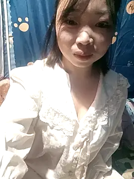 Snapshot of julybe chatting on 11.23.25 julybe online show from 11.23.25