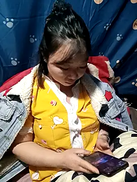 Snapshot of julybe chatting on 11.26.25 julybe online show from 11.26.25