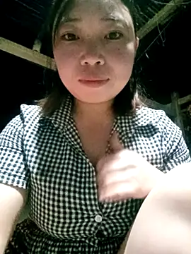 Snapshot of julybe chatting on 11.27.25 julybe online show from 11.27.25