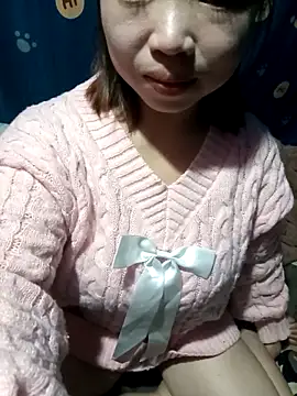 Snapshot of julybe chatting on 11.30.25 julybe online show from 11.30.25