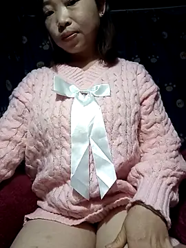 Snapshot of julybe chatting on 12.15.25 julybe online show from 12.15.25