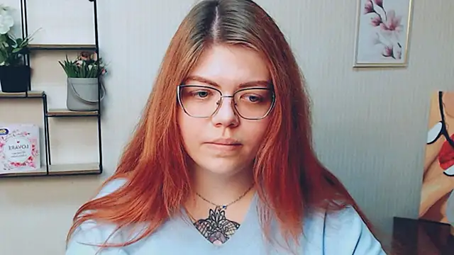 Snapshot of Lina_ri_ chatting on 10.29.25 Lina ri online show from 10.29.25