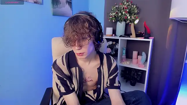 Snapshot of LeoBensyten chatting on 11.11.25 LeoBensyten online show from 11.11.25