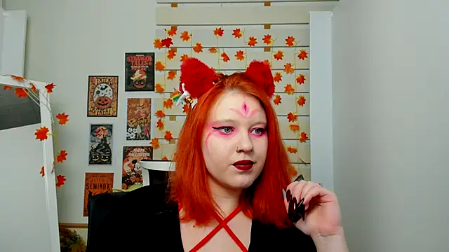 Snapshot of FoxPlayXX chatting on 10.31.25 FoxPlayXX online show from 10.31.25