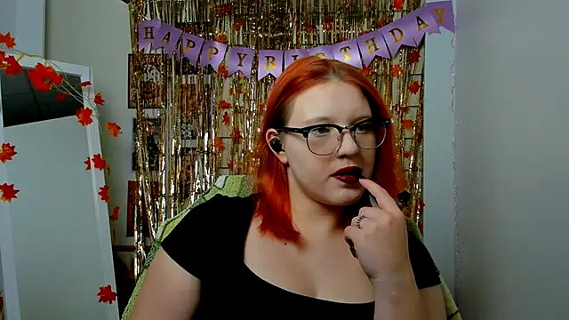 Snapshot of FoxPlayXX chatting on 11.11.25 FoxPlayXX online show from 11.11.25