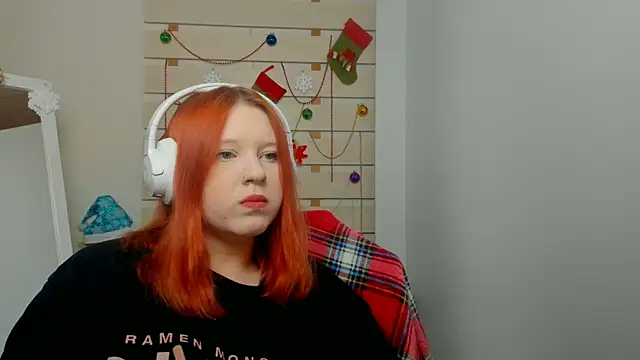 Snapshot of FoxPlayXX chatting on 12.04.25 FoxPlayXX online show from 12.04.25