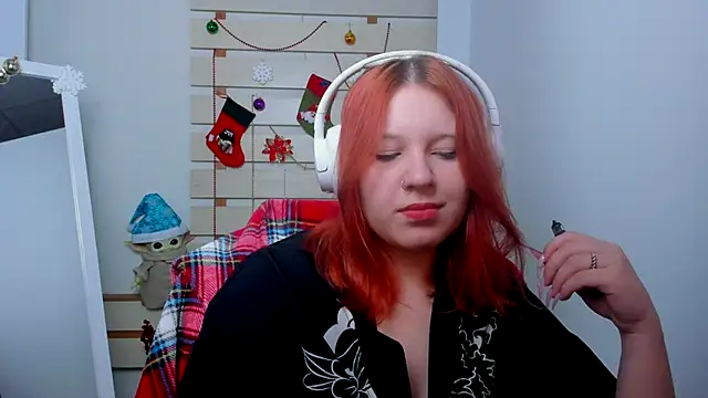 Snapshot of FoxPlayXX chatting on 12.14.25 FoxPlayXX online show from 12.14.25