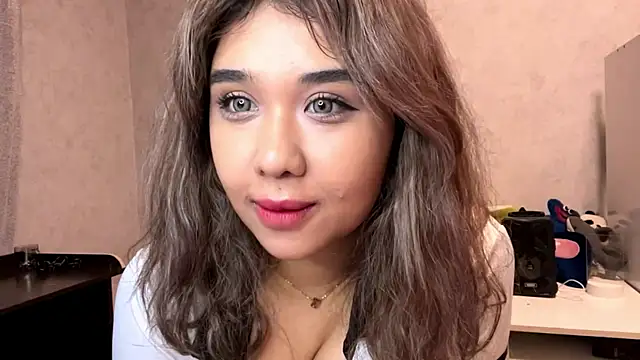 Snapshot of LovelyLara chatting on 11.09.25 LovelyLara online show from 11.09.25