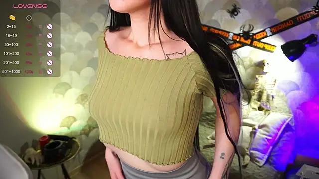 Snapshot of xannybunny_ chatting on 10.30.25 xannybunny  online show from 10.30.25