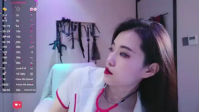 Snapshot of KISS-KISSME chatting on 12.20.25 KISS-KISSME online show from 12.20.25