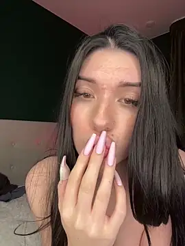 Kattyschwarz online show from 11.29.25