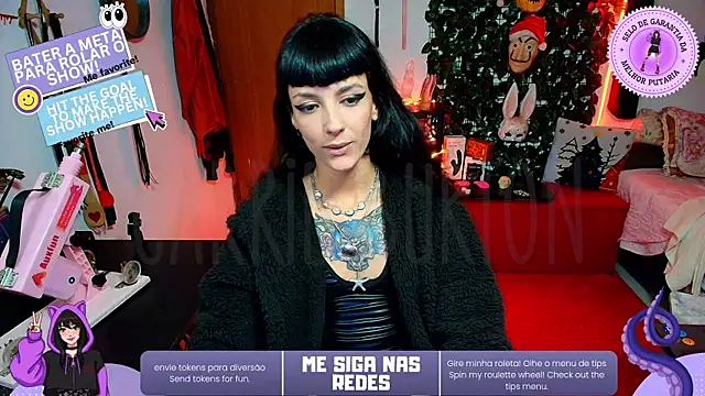 Snapshot of CarrieBurton chatting on 11.23.25 CarrieBurton online show from 11.23.25