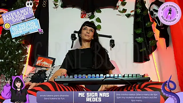 Snapshot of CarrieBurton chatting on 11.28.25 CarrieBurton online show from 11.28.25