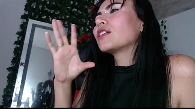 Snapshot of myomii_nixx chatting on 11.12.25 myomii nixx online show from 11.12.25