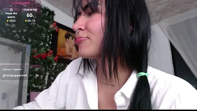 Snapshot of myomii_nixx chatting on 11.20.25 myomii nixx online show from 11.20.25