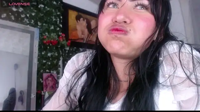 Snapshot of myomii_nixx chatting on 12.18.25 myomii nixx online show from 12.18.25