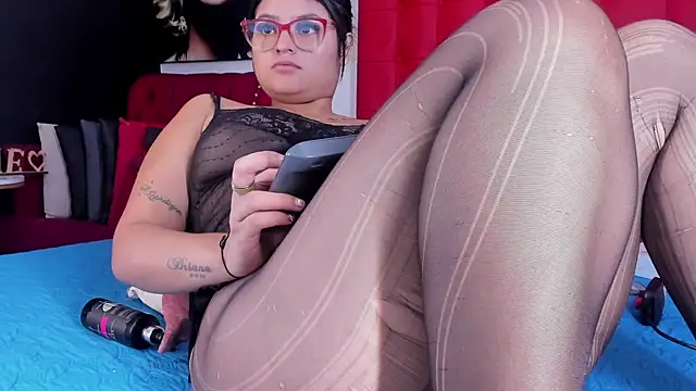 MiaBloom   online show from 12.19.25