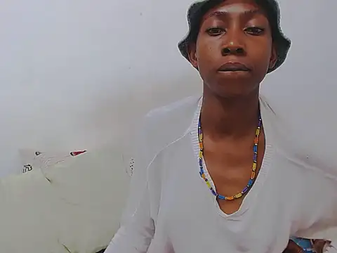 Snapshot of Ninjainia chatting on 11.04.25 Ninjainia online show from 11.04.25