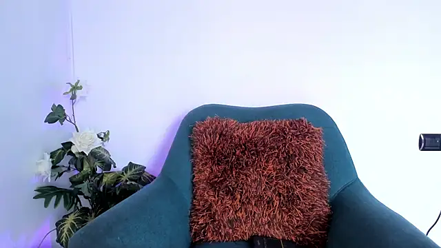 Snapshot of LahanaKimish chatting on 11.11.25 LahanaKimish online show from 11.11.25