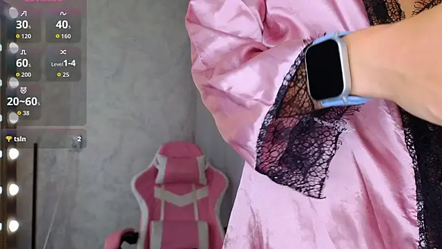 Snapshot of Lovelly_molly1 chatting on 10.30.25 Lovelly molly1 online show from 10.30.25