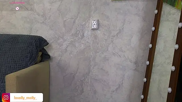 Snapshot of Lovelly_molly1 chatting on 12.18.25 Lovelly molly1 online show from 12.18.25