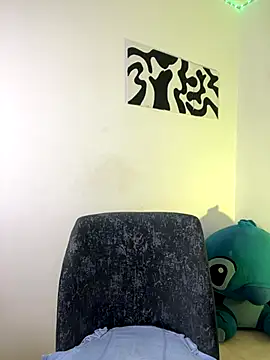 Snapshot of SHAILABROWN chatting on 10.30.25 SHAILABROWN online show from 10.30.25