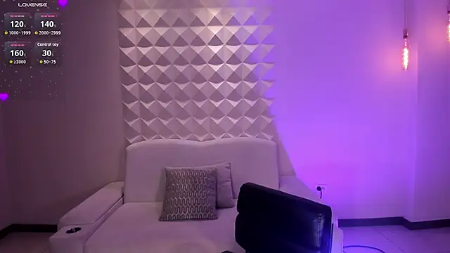 BellaConnorX online show from 04.10.26