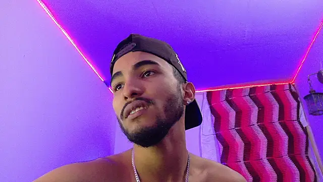 Snapshot of Boy_Rockxx chatting on 11.25.25 Boy Rockxx online show from 11.25.25