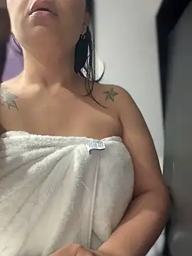 Snapshot of Natural_BIGASS_Nina chatting on 11.16.25 Natural BIGASS Nina online show from 11.16.25