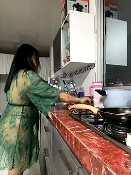 Snapshot of Natural_BIGASS_Nina chatting on 12.04.25 Natural BIGASS Nina online show from 12.04.25