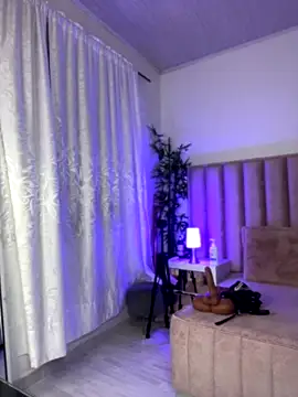 Snapshot of Natural_BIGASS_Nina chatting on 12.05.25 Natural BIGASS Nina online show from 12.05.25