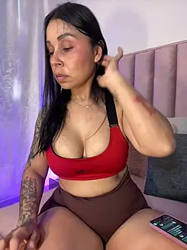Snapshot of Natural_BIGASS_Nina chatting on 05.26.26 Natural BIGASS Nina online show from 05.26.26