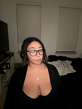 Snapshot of minha_baby chatting on 11.07.25 minha baby online show from 11.07.25