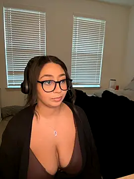 Snapshot of minha_baby chatting on 11.12.25 minha baby online show from 11.12.25