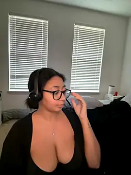 Snapshot of minha_baby chatting on 11.15.25 minha baby online show from 11.15.25