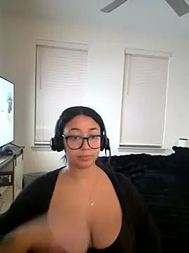 Snapshot of minha_baby chatting on 11.16.25 minha baby online show from 11.16.25