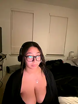 Snapshot of minha_baby chatting on 11.21.25 minha baby online show from 11.21.25