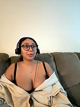 Snapshot of minha_baby chatting on 12.02.25 minha baby online show from 12.02.25