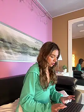Snapshot of kittyblooms chatting on 04.27.26 kittyblooms online show from 04.27.26